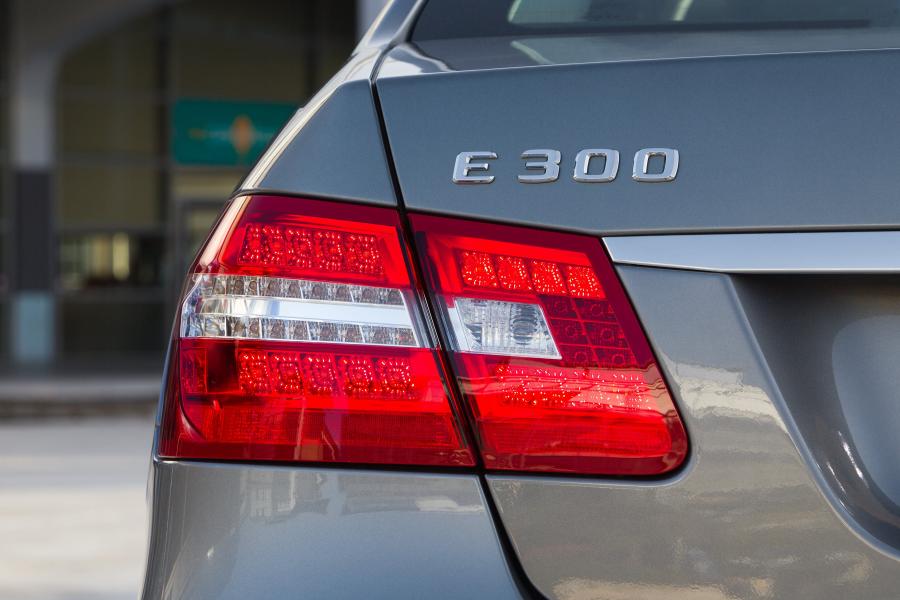  Mercedes-Benz E300 Hybrid Saloon 2012 года  (фото 32 из 58)